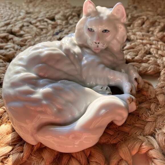 White Porcelain Cat Figurine - Vintage - #7899 Andrea by Sadek Figurine - Picture 6 of 7